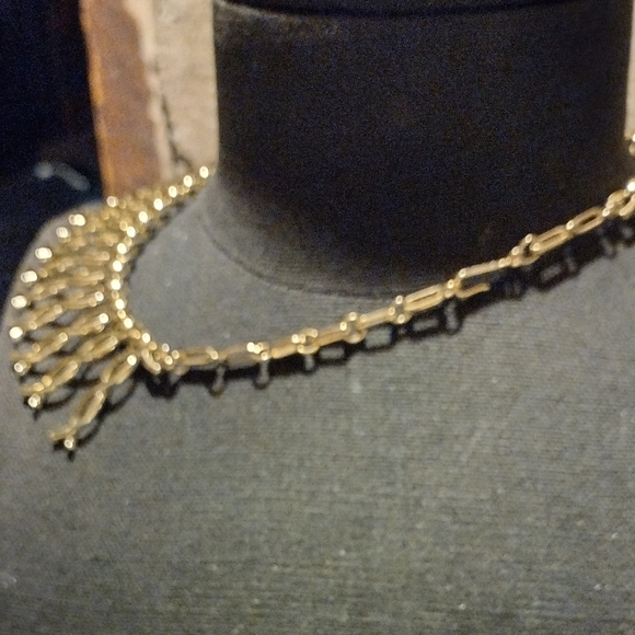 Large gold tone necklace - Picture 16 of 16